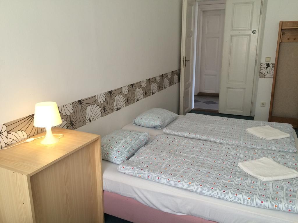 Charles Square Hostel Prague Exterior photo