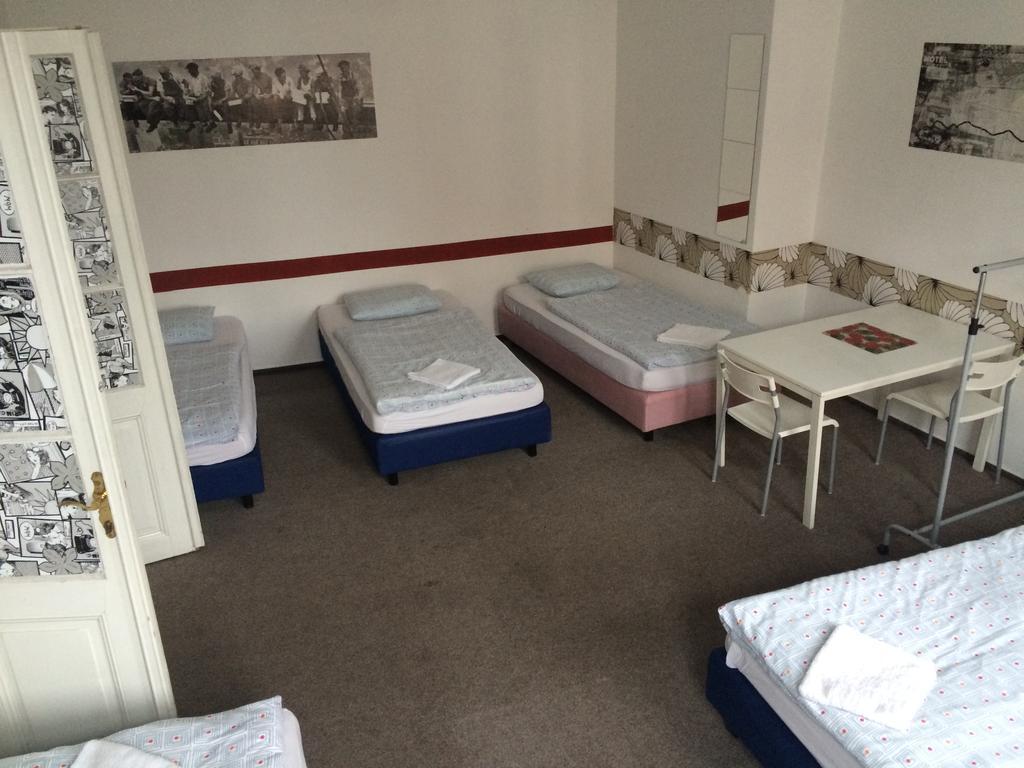 Charles Square Hostel Prague Room photo