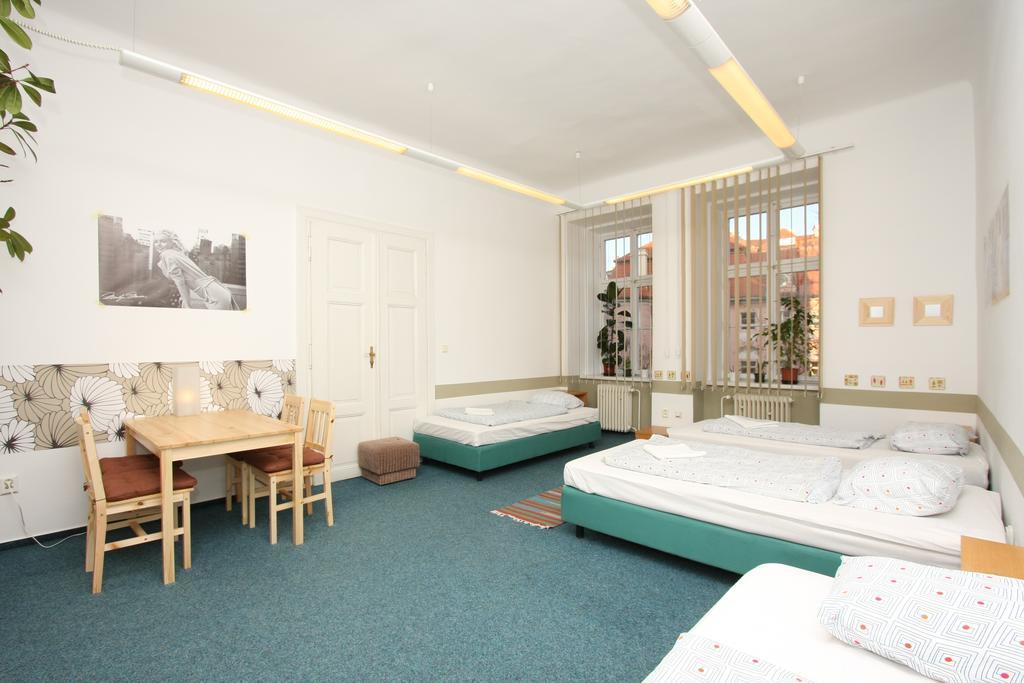 Charles Square Hostel Prague Room photo