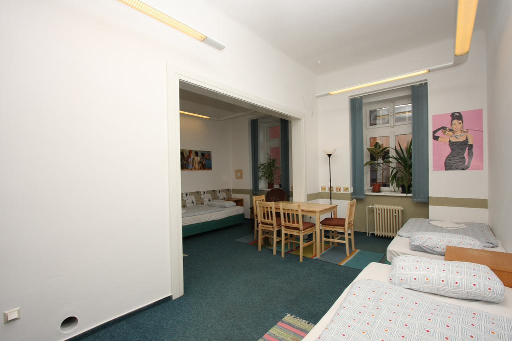 Charles Square Hostel Prague Room photo